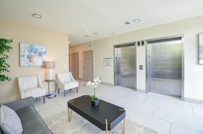 Building Photo - 6955 Turtlewood Dr