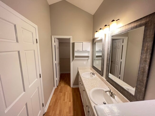 Building Photo - Fantastic 2 bedroom Durham House