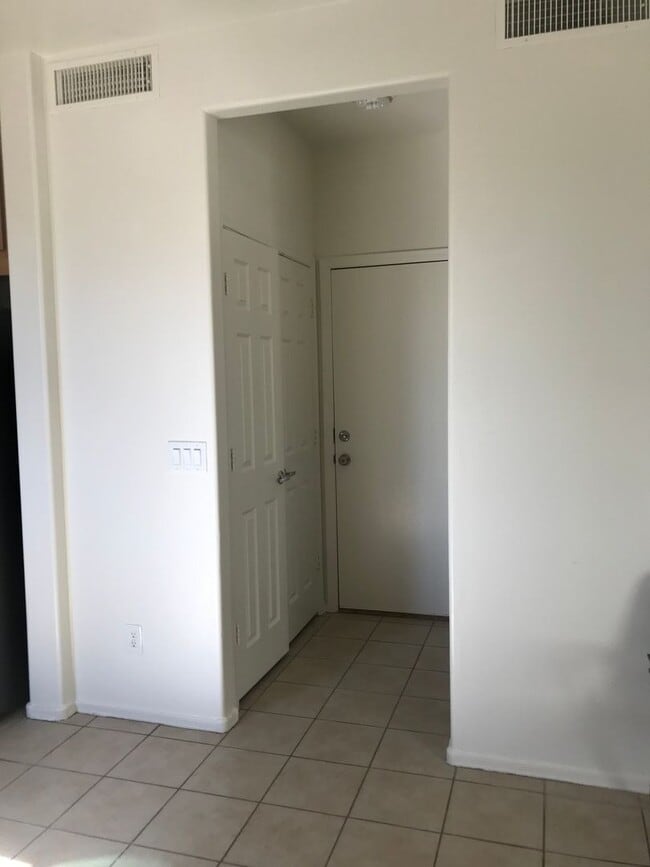Building Photo - Under Market Rate! Spacious 3br Home in Co...