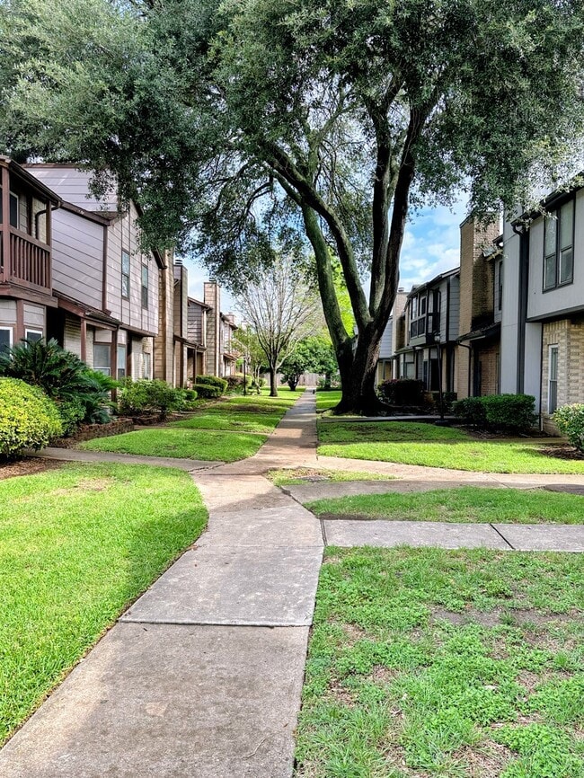 Building Photo - 12400 Brookglade Cir