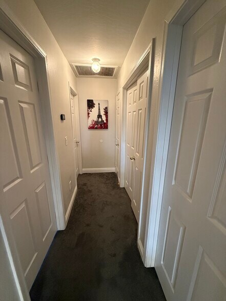 Building Photo - 8868 W Greer Ave