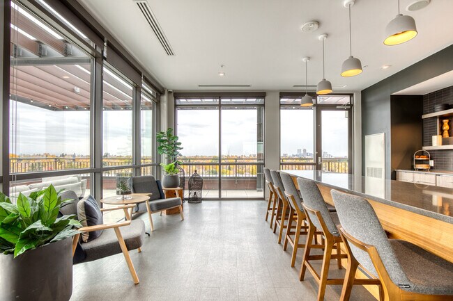 Building Photo - 985 Albion St