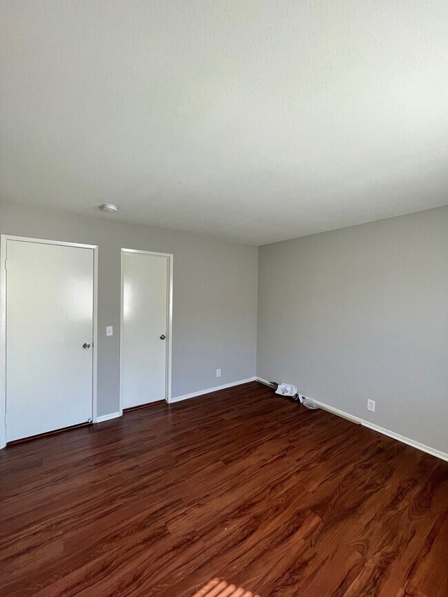 Building Photo - 3315 E 15th St