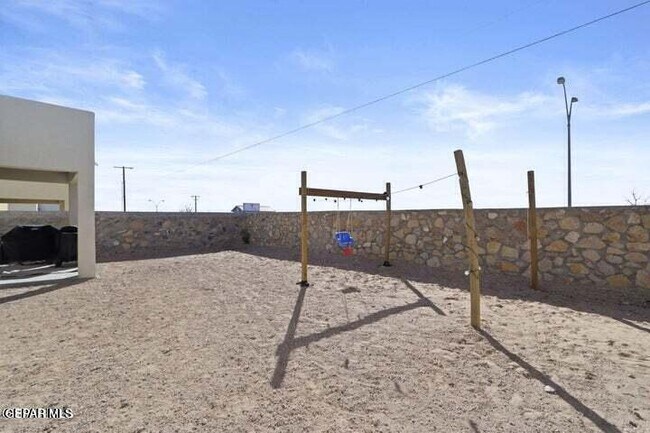 Building Photo - 905 Cottage Pl