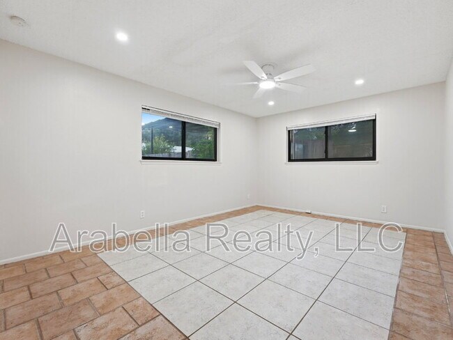Building Photo - 8607 Norwich Dr