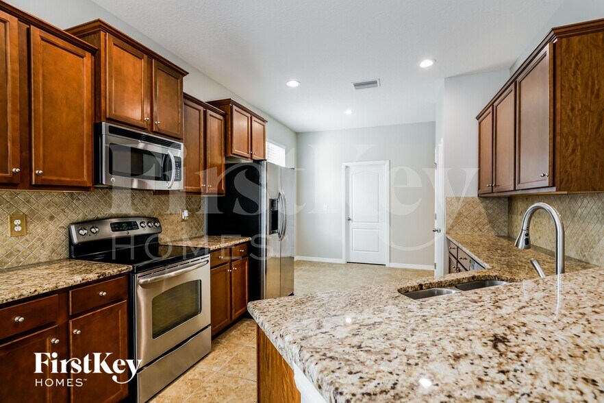 Building Photo - 6308 Twin Bridges Dr