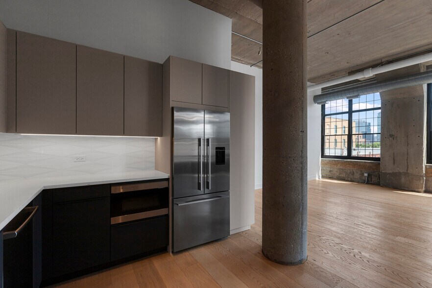 Building Photo - 17 S Loomis St
