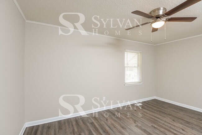 Building Photo - Prepare to fall in love with this 4 bedroom, 2 bathroom home