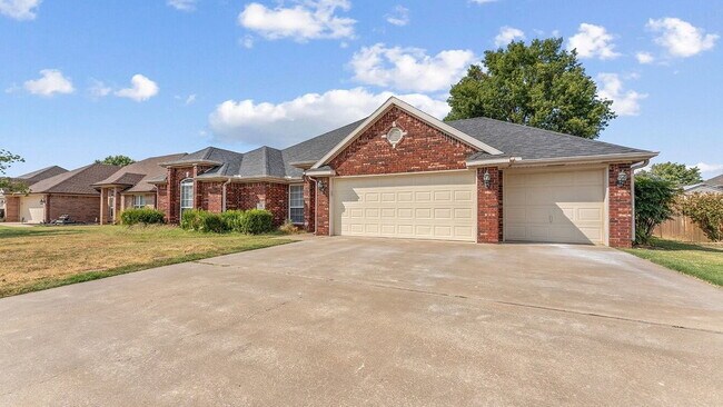 Building Photo - Quiet Family-Friendly Home