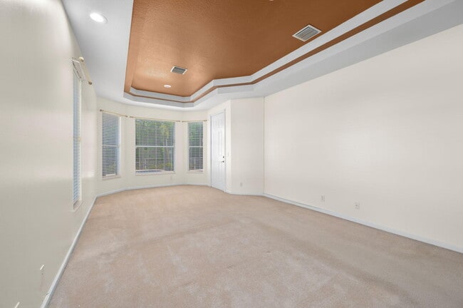 Building Photo - 499 SW Laconic Ave