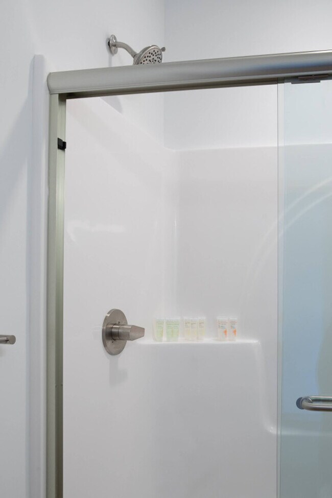 Building Photo - 1237 N Van Buren St