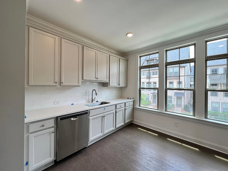 Building Photo - 2426 Figaro Dr