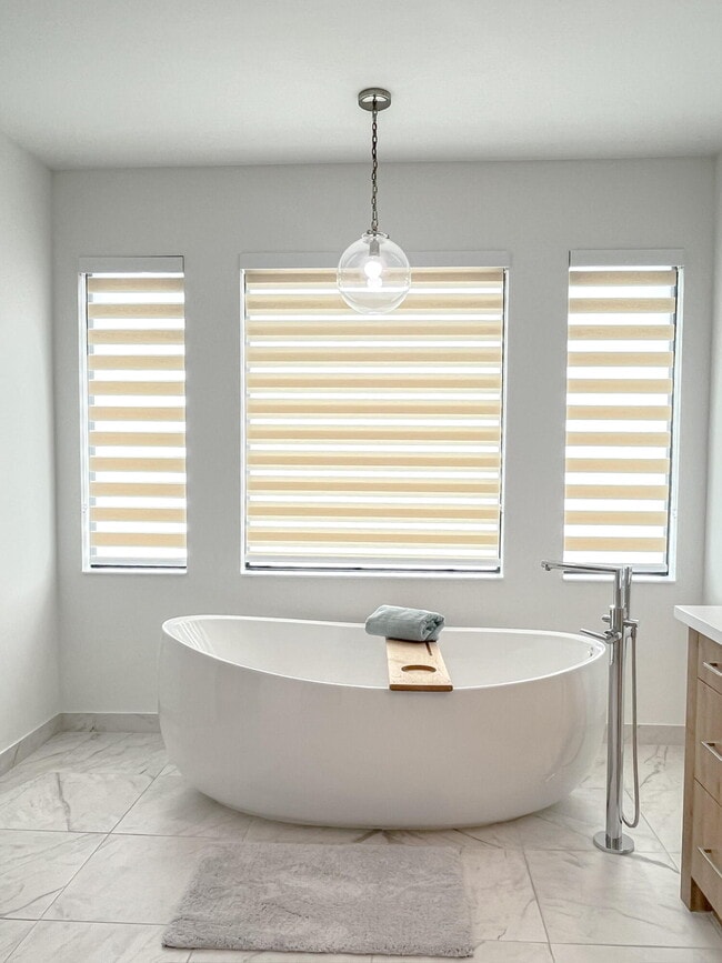 Building Photo - 8227 Oceanus Dr