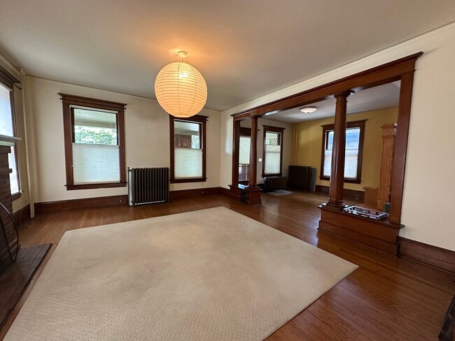 Building Photo - 431 N Cherry St