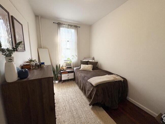 Building Photo - 4 bedroom in New York NY 10026