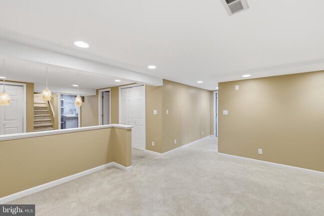 Building Photo - 2906 Breezy Terrace