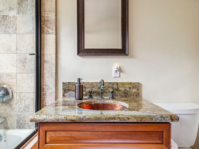 Building Photo - 751 Toyon Dr