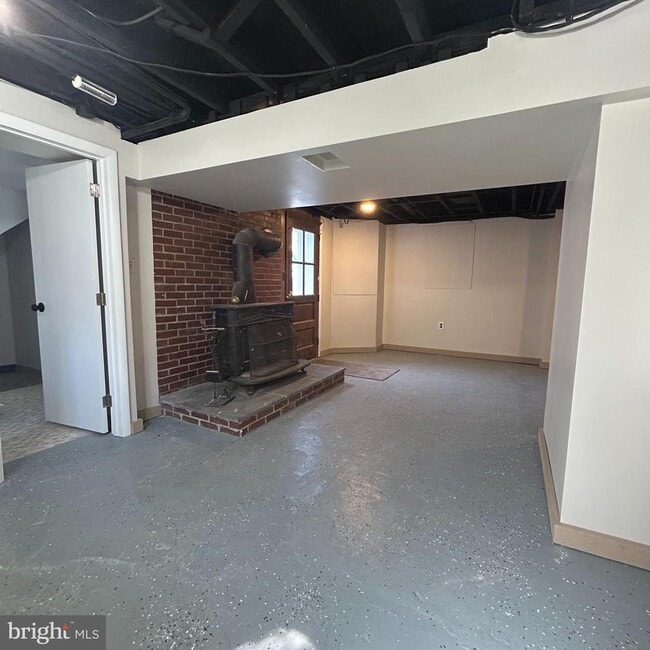 Building Photo - 379 Dehaven St