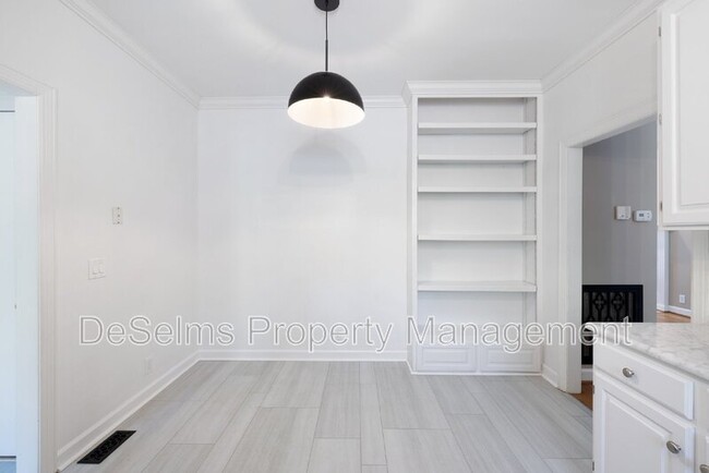 Building Photo - 703 Brent Glen Pl