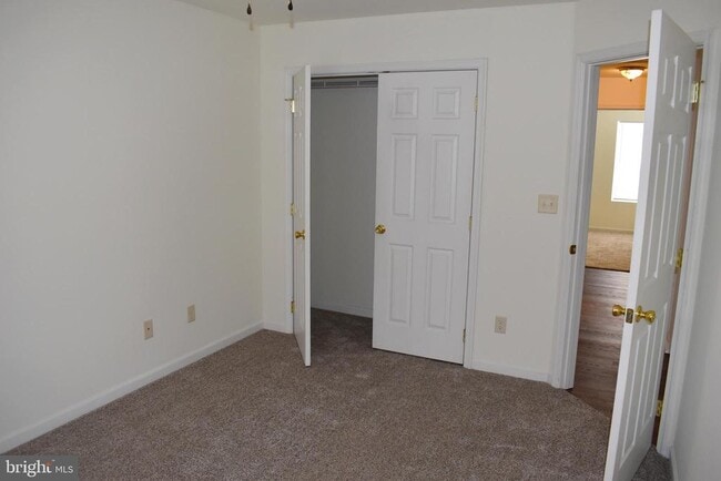 Building Photo - 2735 Roosevelt Dr