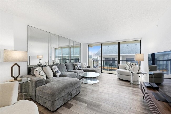 Building Photo - 400 Island Way