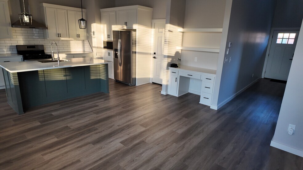 Building Photo - 4617 S East Ave