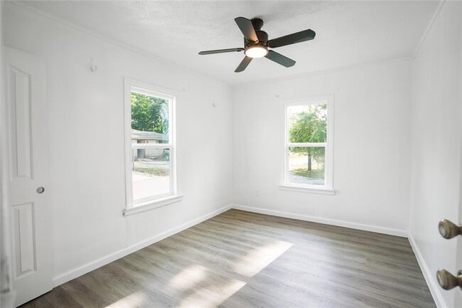 Building Photo - 3001 Amboy St