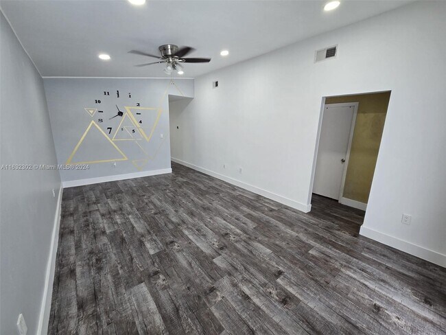 Building Photo - 2884 W 75th St