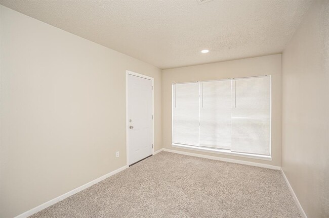Building Photo - 15607 Cabot Creek Cir