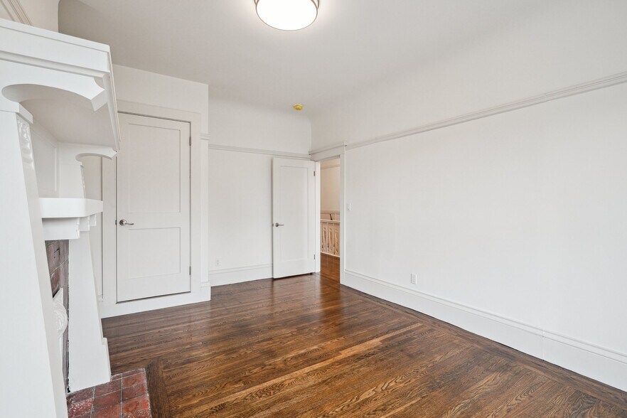 Building Photo - 671 7th Ave