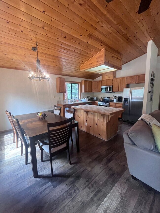 Building Photo - Long Term Lease in Tahoe Donner