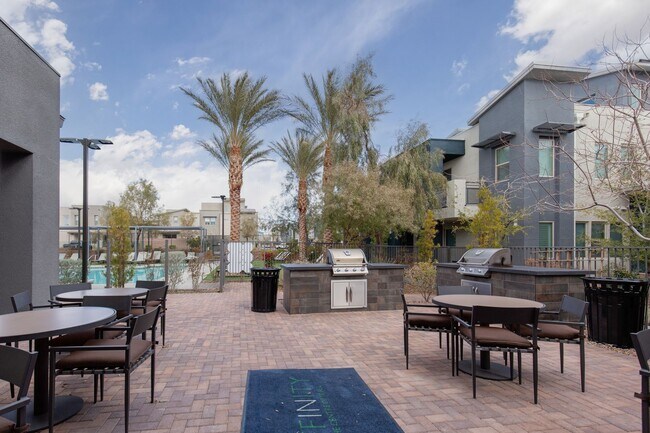 Building Photo - Fully furnished luxury townhome in Affinit...