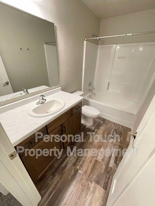 Building Photo - 1071 Barnes Dr W