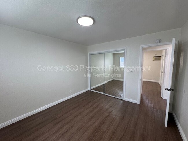 Building Photo - 2425 W Cameron St