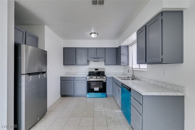 Building Photo - 6987 Mendon Ln