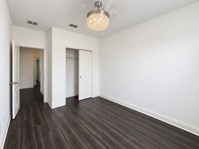 Building Photo - 6603 Calamondin Dr