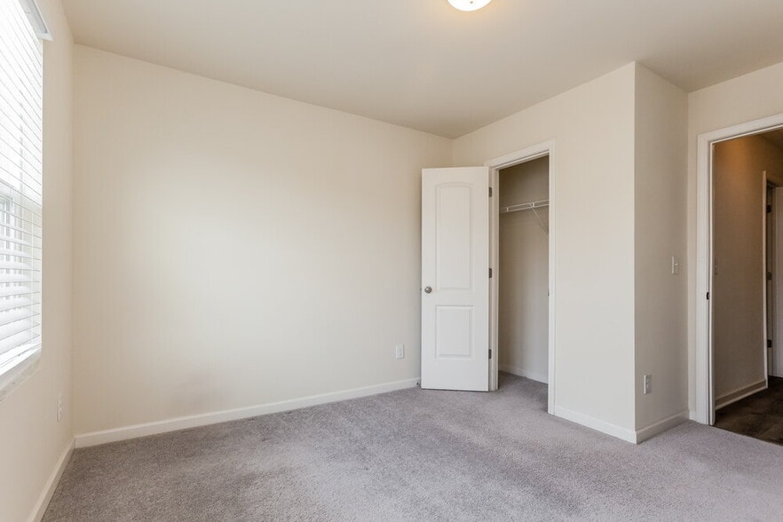 Building Photo - 212 Alton Cir