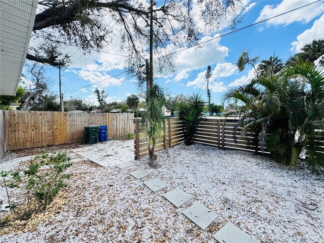 Building Photo - 3913 S Shade Ave