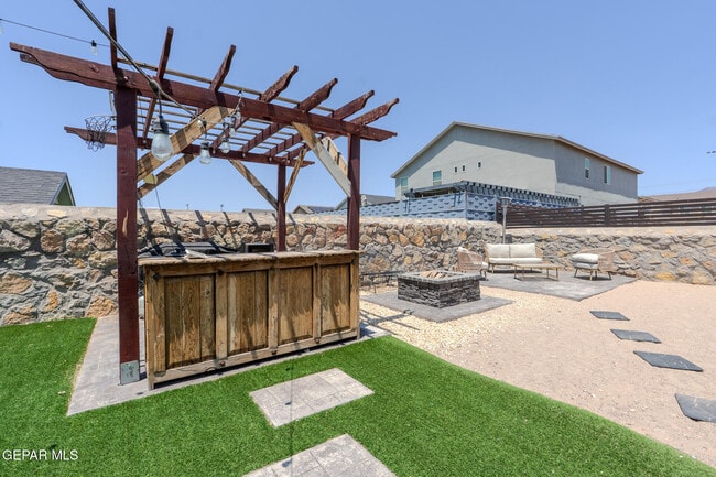 Building Photo - 305 Del Palmar