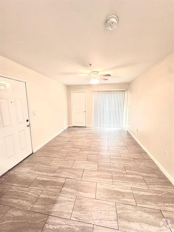 Building Photo - 717 Richcrest Dr