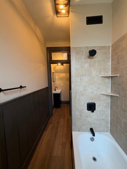 Building Photo - 2201 Kemper Ln