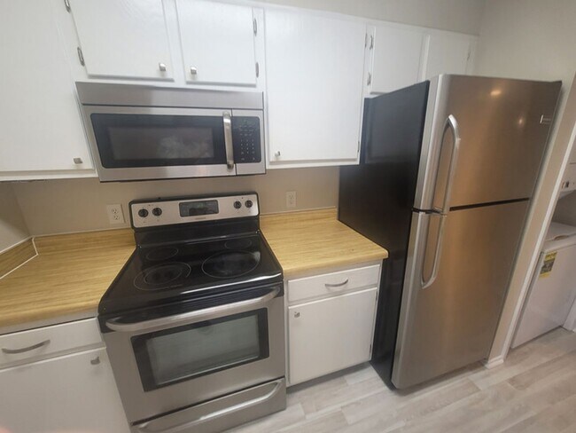 Building Photo - 1 Bedroom Condo at Port Aux Prince