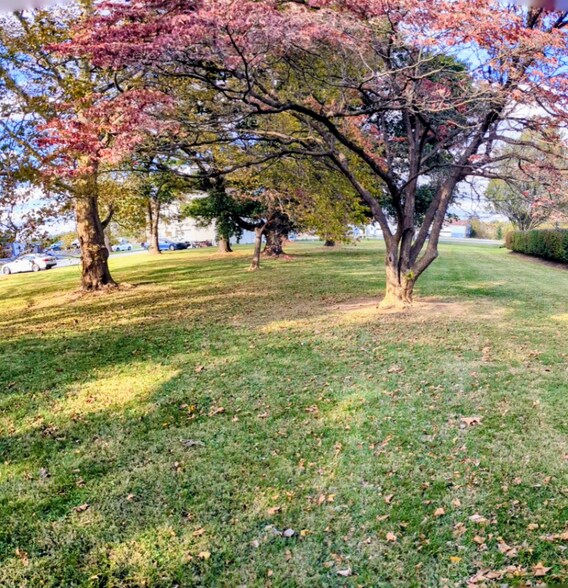 Building Photo - 2274 S Market St