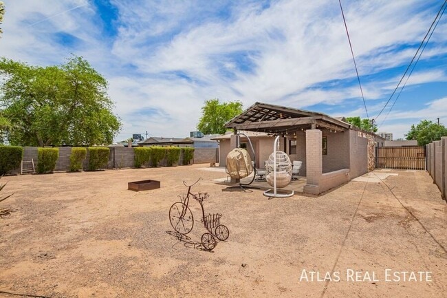 Building Photo - 224 W Montecito Ave