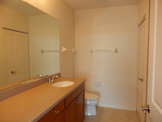 Building Photo - 850 Village Center Dr