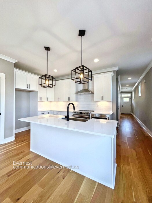 Building Photo - 1107 Walsh St