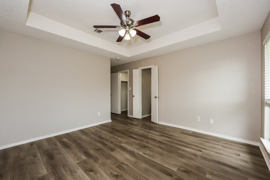 Building Photo - 308 Southlake Dr