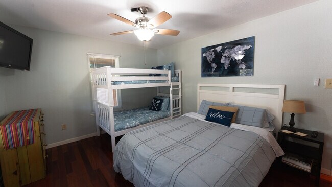 Building Photo - 9900 La Jolla Dr