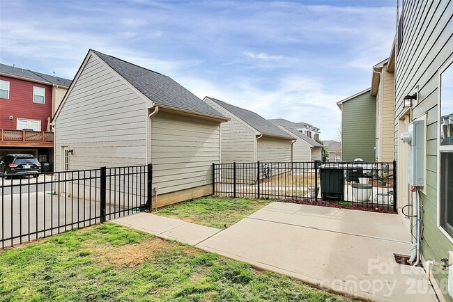 Building Photo - 3043 Potomac River Pkwy