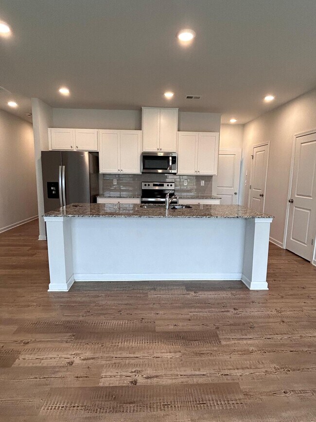 Building Photo - 108 Founders Dr